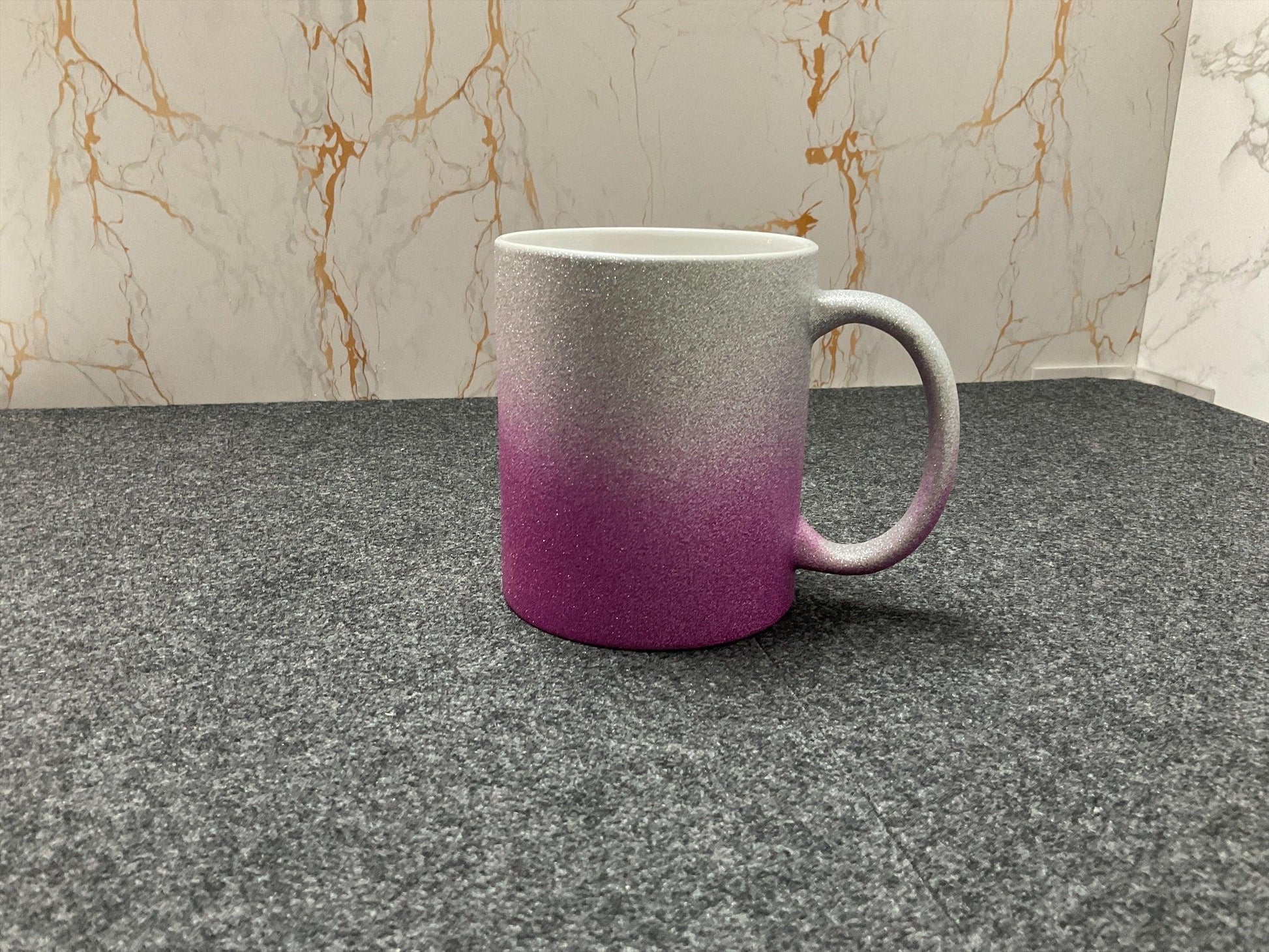 Glitzertasse Farbverlauf personalisiert PaBeLe Design e.U.