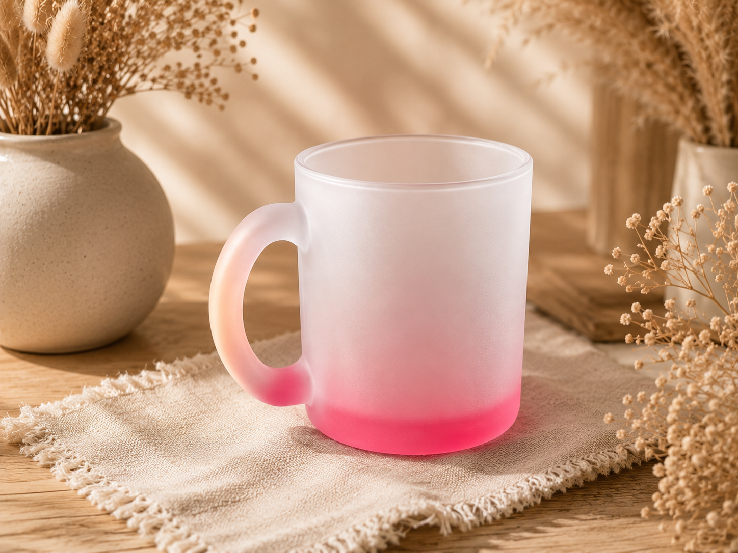 Satinierte Tasse mit Farbverlauf rot - personalisierbar